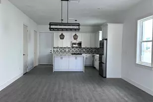 1525 29th Ave N, Saint Petersburg, FL 33704 - Photo 3