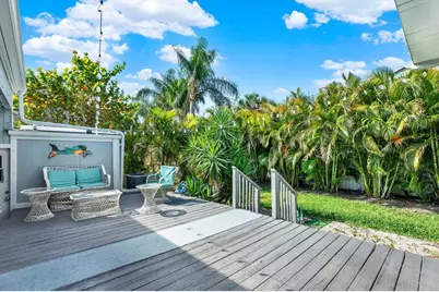 15656 1st Street E, Redington Beach, FL 33708 - Photo 23