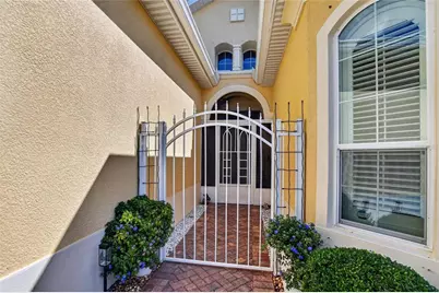 1525 Emerald Dunes Drive, Sun City Center, FL 33573 - Photo 5