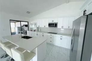 10539 Parkcrest Dr, Tampa, FL 33624 - Photo 5