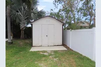 2277 S Lagoon Circle, Clearwater, FL 33765 - Photo 15