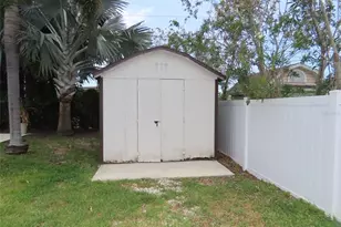2277 S Lagoon Cir, Clearwater, FL 33765 - Photo 15