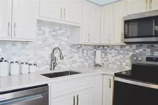 331 Sky Loch Dr W, Dunedin, FL 34698 - Photo 7
