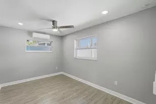 14906 N Bayshore Dr, Madeira Beach, FL 33708 - Photo 13