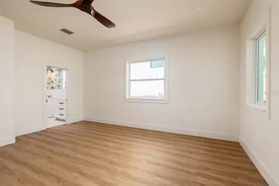 2063 Illinois Avenue NE, Saint Petersburg, FL 33703 - Photo 15