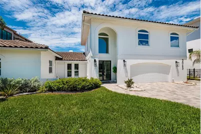 2063 Illinois Avenue NE, Saint Petersburg, FL 33703 - Photo 3