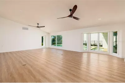 2063 Illinois Avenue NE, Saint Petersburg, FL 33703 - Photo 7