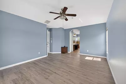 8405 Canterbury Lake Boulevard, Tampa, FL 33619 - Photo 31