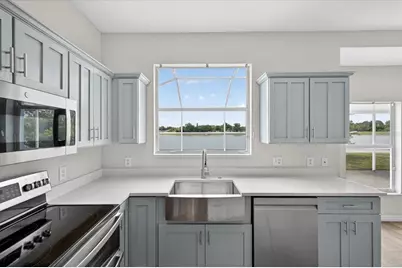 8405 Canterbury Lake Boulevard, Tampa, FL 33619 - Photo 9