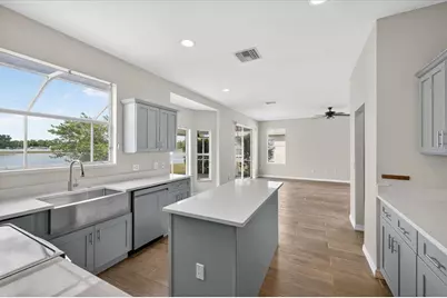 8405 Canterbury Lake Boulevard, Tampa, FL 33619 - Photo 7