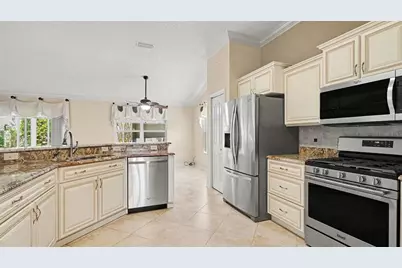 1422 Segovia Place, The Villages, FL 32162 - Photo 9
