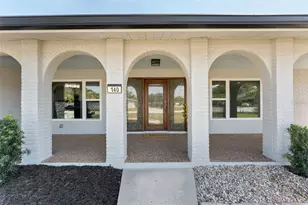 140 88th Ave NE, Saint Petersburg, FL 33702 - Photo 3