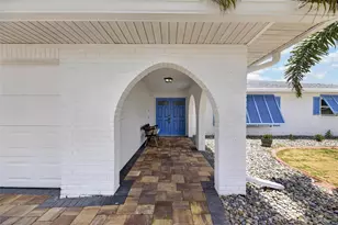 6305 Cottonwood Ln, Apollo Beach, FL 33572 - Photo 5