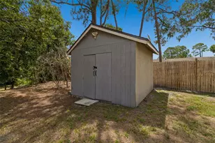 1005 Highgrove Ct, Valrico, FL 33596 - Photo 47
