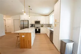 7979 48th Ave N, Saint Petersburg, FL 33709 - Photo 7
