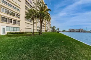 4525 Cove Cir, Saint Petersburg, FL 33708 - Photo 39