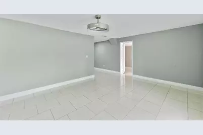 10220 N 23rd Street, Tampa, FL 33612 - Photo 11
