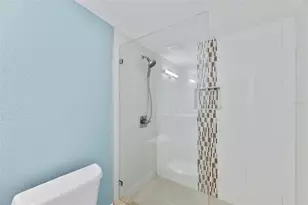 10220 N 23rd St, Tampa, FL 33612 - Photo 25