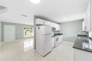 10220 N 23rd St, Tampa, FL 33612 - Photo 15