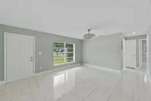 10220 N 23rd St, Tampa, FL 33612 - Photo 13