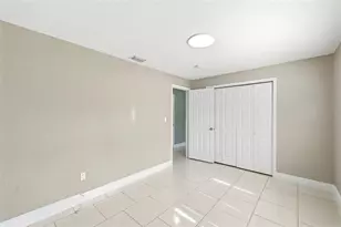 10220 N 23rd St, Tampa, FL 33612 - Photo 29