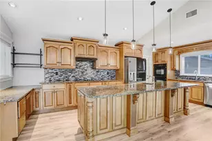 8404 Blackstone Ct, Tampa, FL 33615 - Photo 7