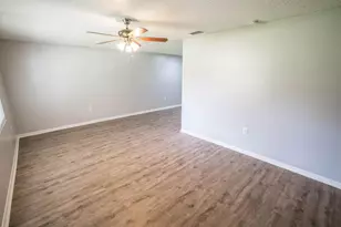 6913 Mathers Ln, Riverview, FL 33578 - Photo 5