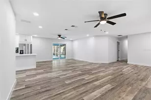 3084 Spirea St, Sarasota, FL 34231 - Photo 9