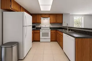 2316 Fletchers Point Cir, Tampa, FL 33613 - Photo 17