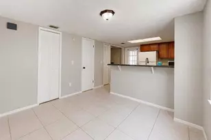 2316 Fletchers Point Cir, Tampa, FL 33613 - Photo 15