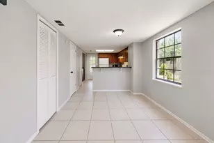 2316 Fletchers Point Cir, Tampa, FL 33613 - Photo 13