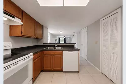 2316 Fletchers Point Circle, Tampa, FL 33613 - Photo 19