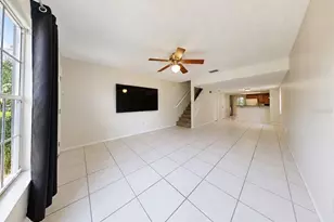 2316 Fletchers Point Cir, Tampa, FL 33613 - Photo 11
