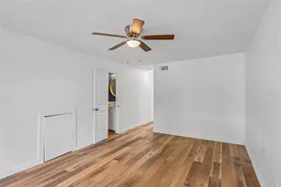 7192 E Bank Dr, Tampa, FL 33617 - Photo 11