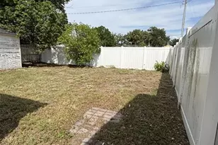 10307 Parkcrest Dr, Tampa, FL 33624 - Photo 31
