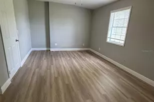 10307 Parkcrest Dr, Tampa, FL 33624 - Photo 11