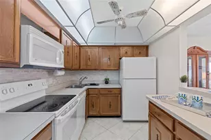 4900 Brittany Dr S, Saint Petersburg, FL 33715 - Photo 5