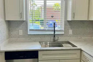 4550 Overlook Dr NE, Saint Petersburg, FL 33703 - Photo 5