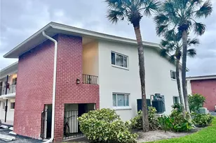 4550 Overlook Dr NE, Saint Petersburg, FL 33703 - Photo 1