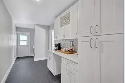 4417 Trout Drive SE, Saint Petersburg, FL 33705 - Photo 9