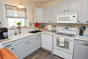 121 Sea Horse Dr SE, Saint Petersburg, FL 33705 - Photo 11