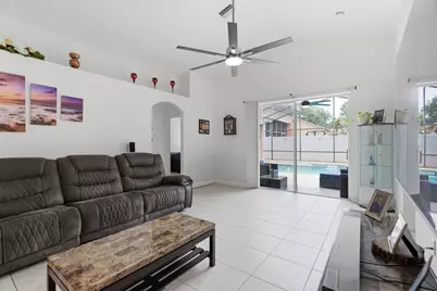 12818 Lake Vista Drive, Gibsonton, FL 33534 - Photo 11