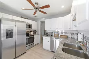 4805 Cobia Dr SE, Saint Petersburg, FL 33705 - Photo 11