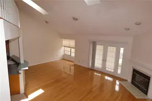 617 Segovia Ct NE, Saint Petersburg, FL 33703 - Photo 9