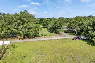10424 Lyons Ave, Lithia, FL 33547 - Photo 97
