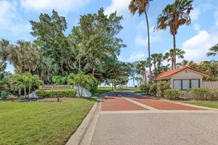5650 Escondida Blvd S, Saint Petersburg, FL 33715 - Photo 3
