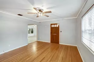 2435 York St N, Saint Petersburg, FL 33710 - Photo 7