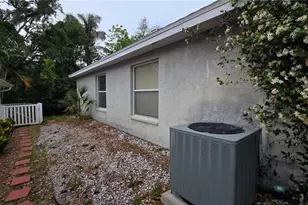 1040 Tradewinds Dr, Tarpon Springs, FL 34689 - Photo 3