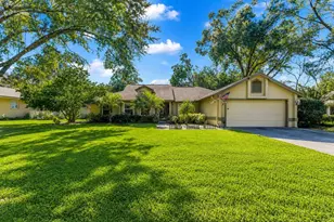 2067 Majestic Woods Blvd, Apopka, FL 32712 - Photo 1