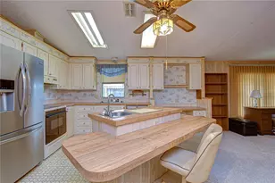 35804 Brisa Dr, Zephyrhills, FL 33541 - Photo 9